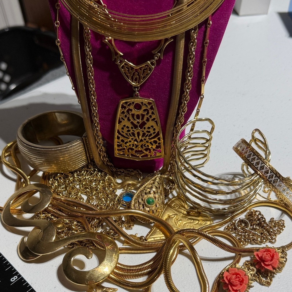 Elegant Goldtone Vintage Jewelry Set (1)